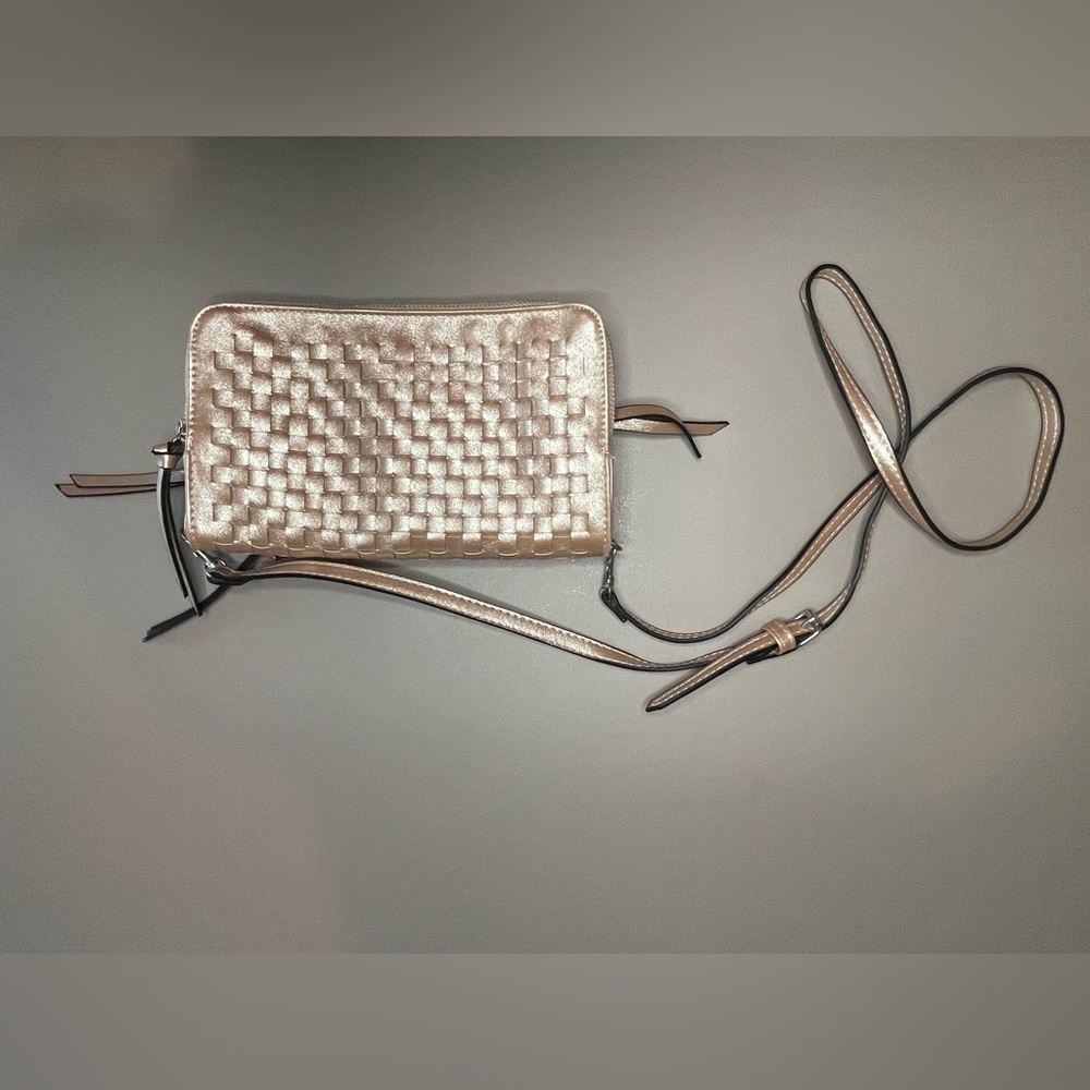 Elegant Woven Crossbody Bag